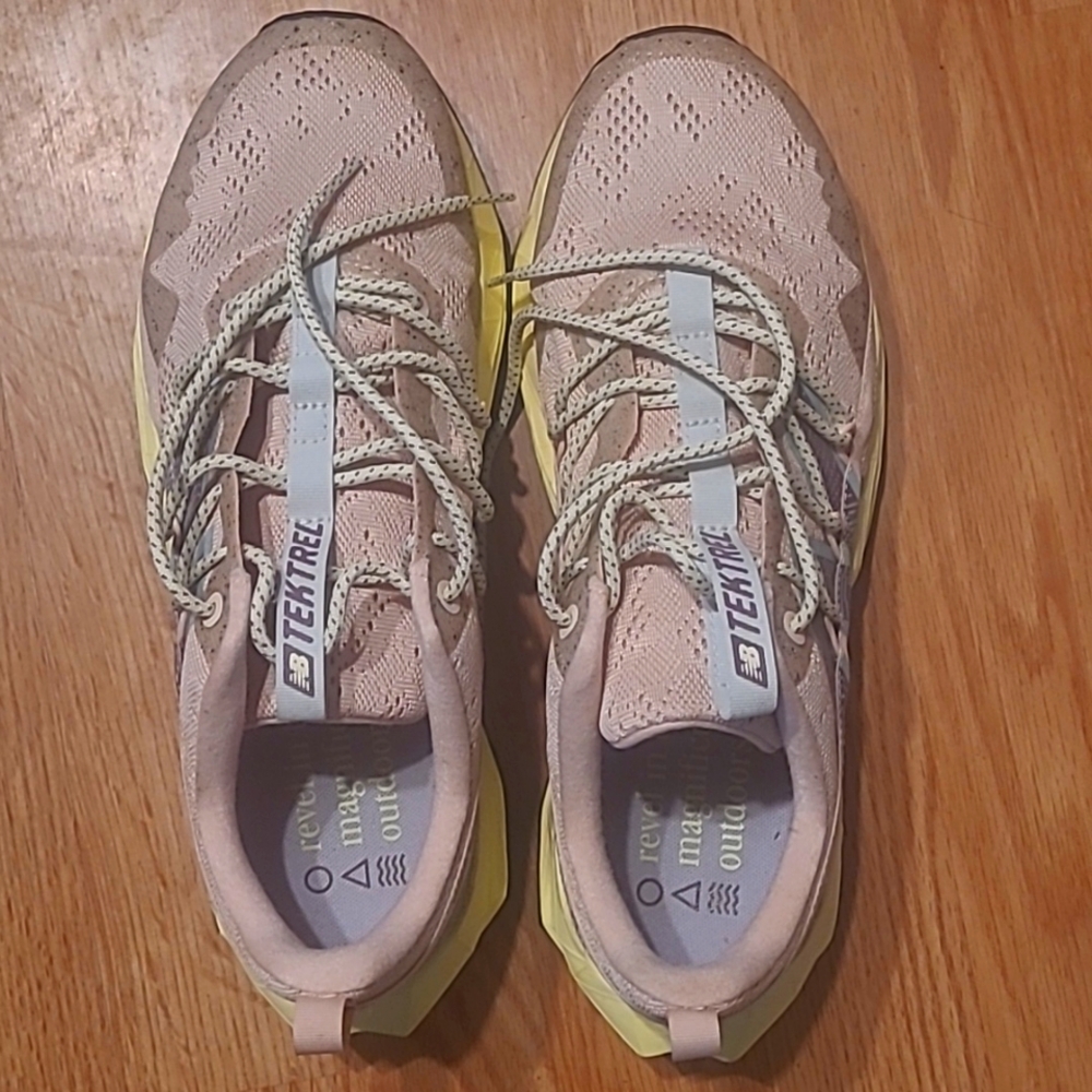 NEW New Balance women's 12